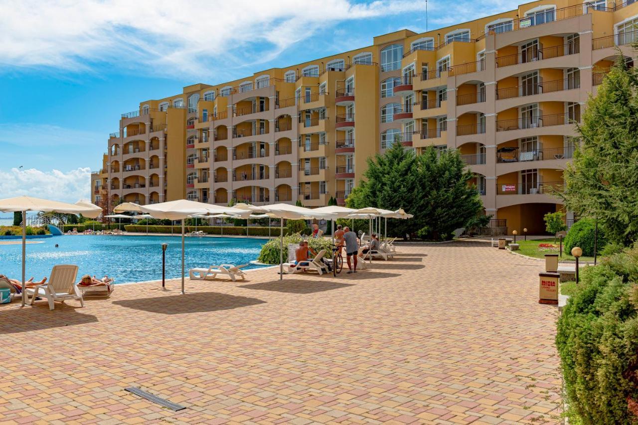 Menada Grand Resort Apartments Aheloy ภายนอก รูปภาพ
